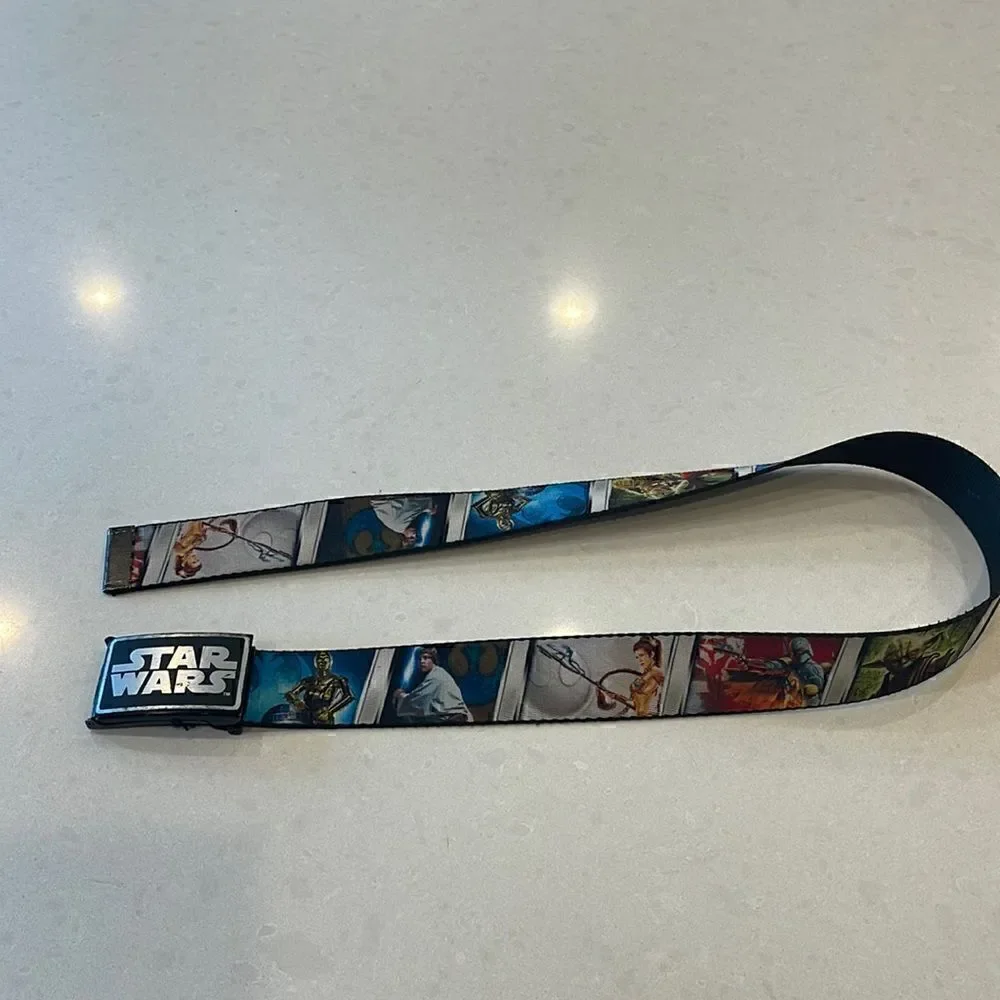 Star Wars belt with removable belt buckle. 1.5 wide belt . Works great.
